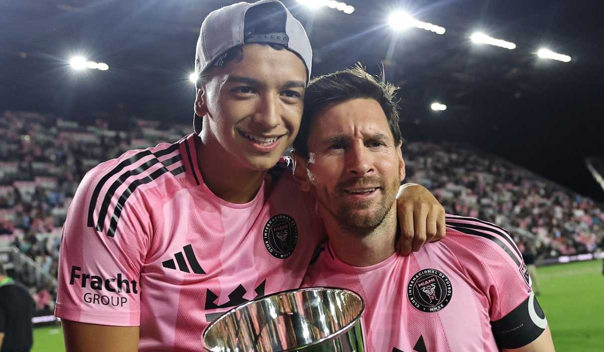 Lionel Messi berfoto usai laga Inter Miami CF vs New York City FC