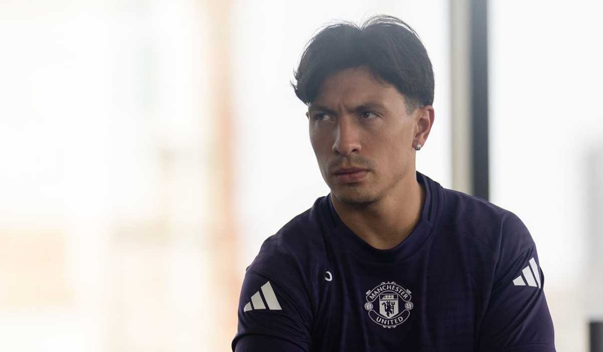 Lisandro Martinez berlatih di gym Manchester United Lisandro Martinez berlatih di gym Manchester United