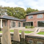 Mantan Manchester United Tawarkan Hunian Mewah dengan Kolam, Gym, dan Lapangan Golf Mansion Mewah Mark Huges dijual seharga 5,5 Juta Pounds