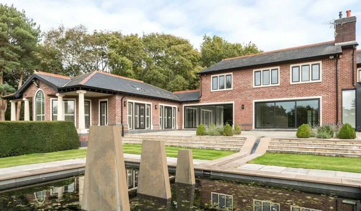 Mansion Mewah Mark Huges dijual seharga 5,5 Juta Pounds Mansion Mewah Mark Huges dijual seharga 5,5 Juta Pounds