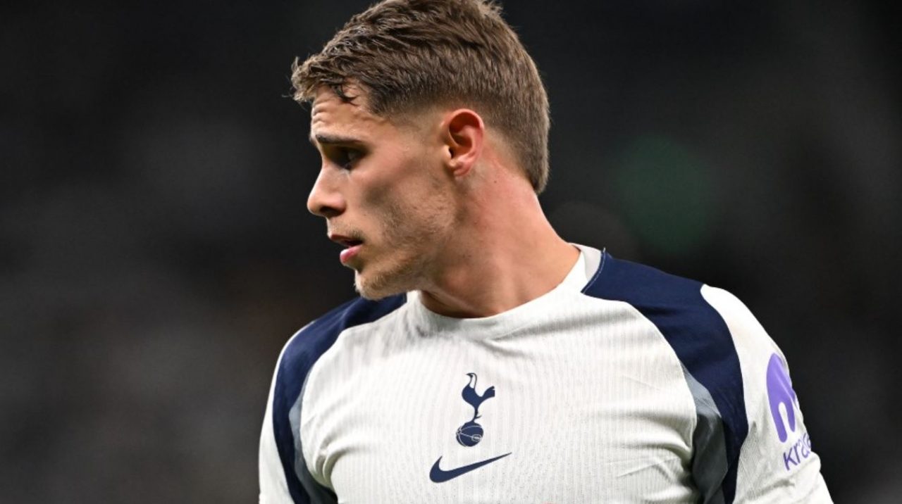 Micky van de Ven pemain Tottenham Hotspur