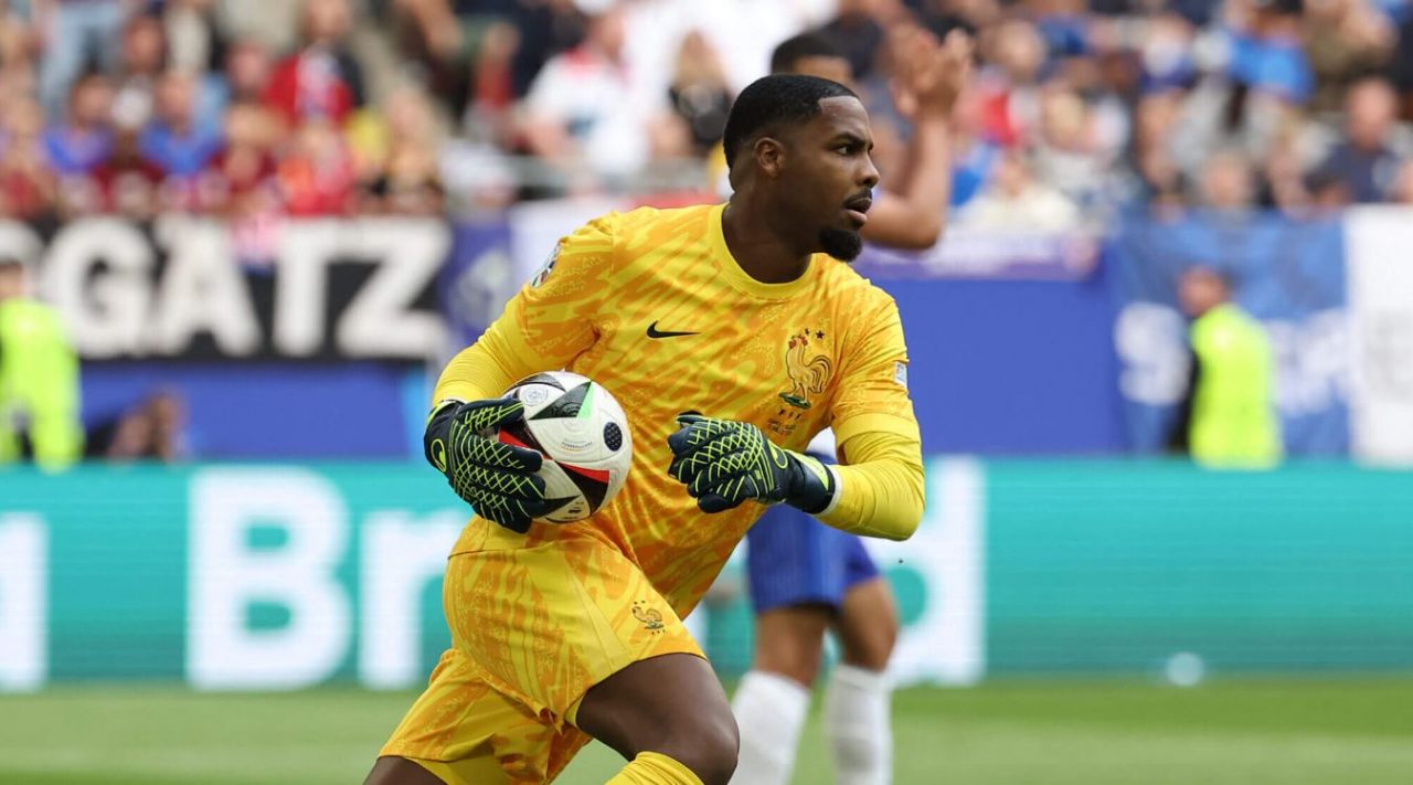 Maresca Mulai Berubah Pikiran? Chelsea Bidik Mike Maignan Lagi