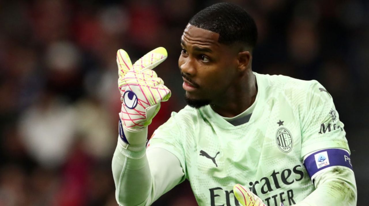 Mike Maignan kiper AC Milan