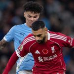 Mohamed Salah dikawal Nico O'Reilly di laga Manchester City vs Liverpool