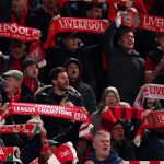 Anfield Kehilangan Kesempatan Jadi Tuan Rumah Euro 2028, Kalah Sama Stadion Everton! Para pendukung Liverpool di tribun Anfield