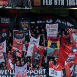 Manchester United Digugat atas Tuduhan Pelecehan Seksual Historis oleh Mantan Karyawan Para pendukung Manchester United di tribun Old Trafford