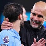 Pep Guardiola merayakan kemenangan bersama Bernardo Silva