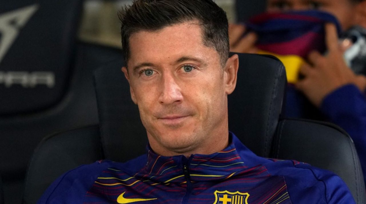 Robert Lewandowski pemain Barcelona