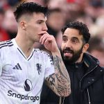 Ruben Amorim Hadapi Kritik Saat Cedera Benjamin Sesko Diperselisihkan Ruben Amorim memberi instruksi pada Benjamin Sesko