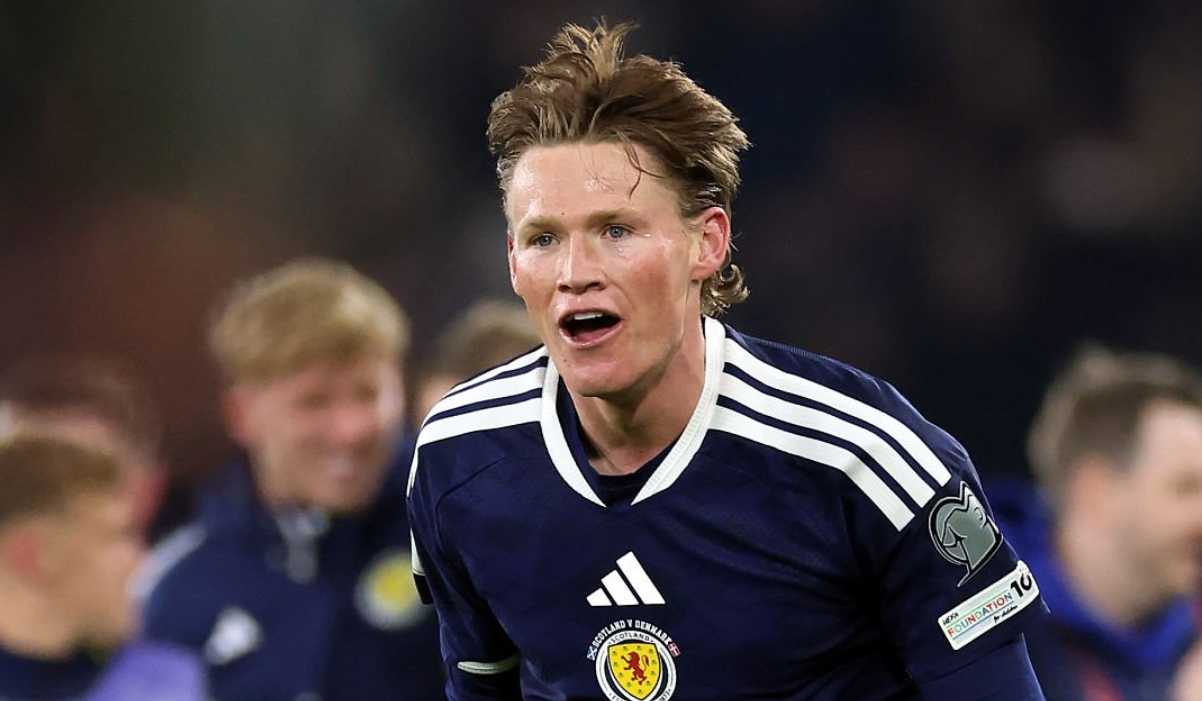 Scott McTominay rayakan lolosnya Skotlandia ke Piala Dunia