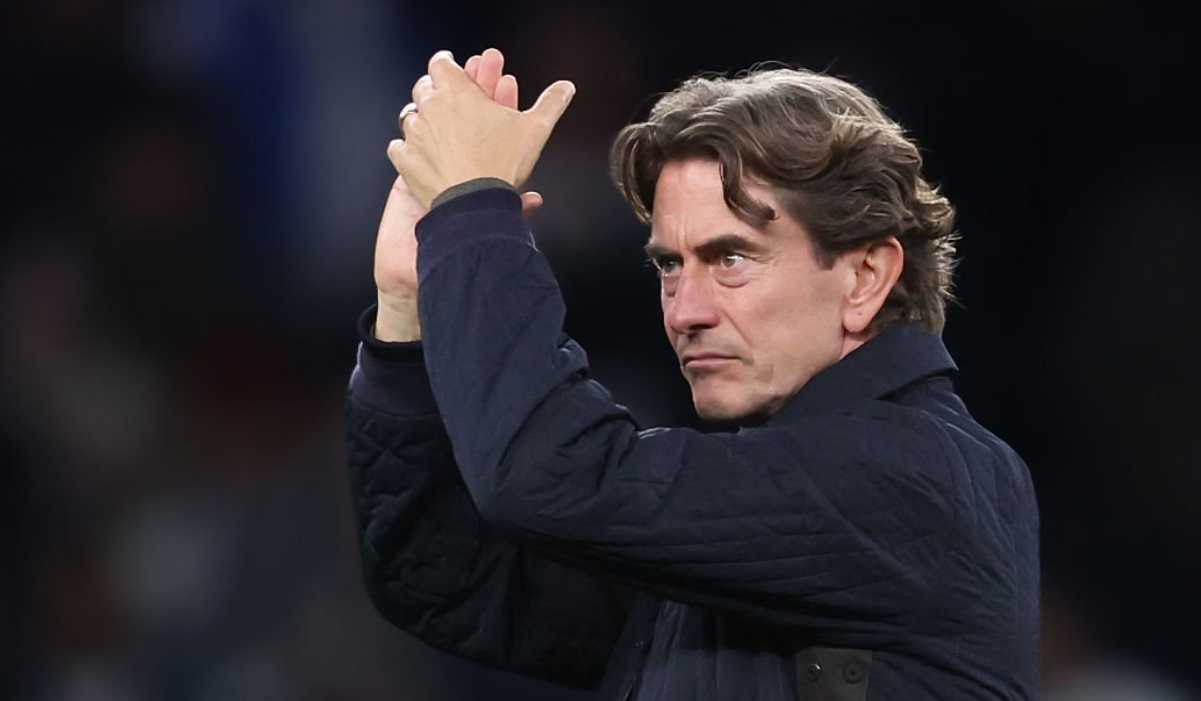 Thomas Frank bertepuk tangan ke fans usai laga Tottenham Thomas Frank bertepuk tangan ke fans usai laga Tottenham