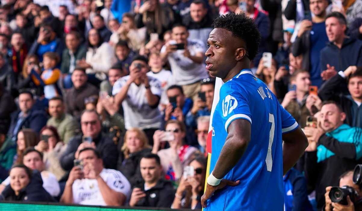 Vinicius Junior bersiap ambil sepak pojok di laga Rayo Vallecano vs Real Madrid Vinicius Junior bersiap ambil sepak pojok di laga Rayo Vallecano vs Real Madrid