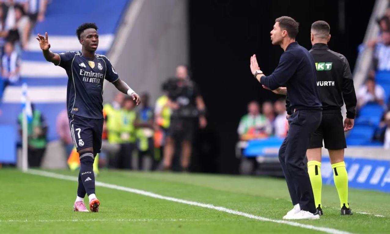 Vinicius Junior dan Xabi Alonsio Vinicius Junior dan Xabi Alonsio