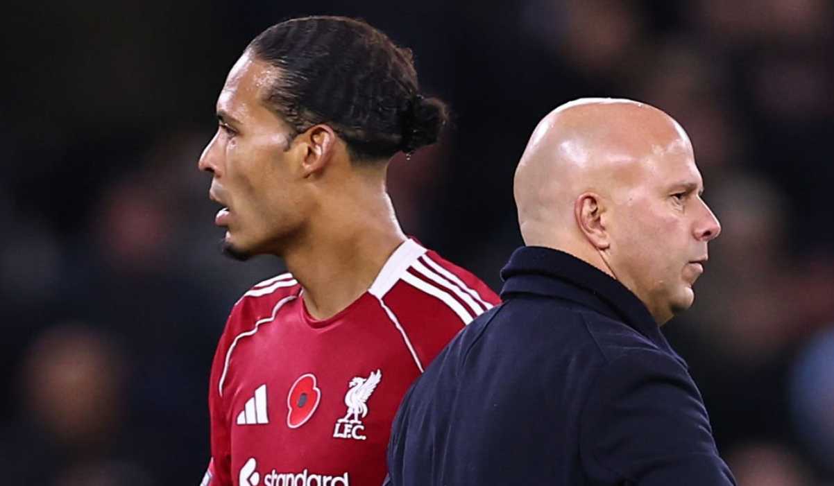Virgil van Dijk dan Arne Slot usai laga Manchester City vs Liverpool Virgil van Dijk dan Arne Slot usai laga Manchester City vs Liverpool