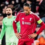 Virgil van Dijk tertunduk usai kekalahan Liverpool dari PSV