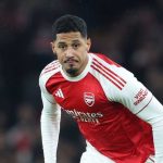 Mikel Arteta Ungkap William Saliba Alami Ketidaknyamanan dan Butuh Tes Lanjutan William Saliba di laga Arsenal vs Bayern Munchen