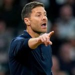 Rahasiakan Taktik, Xabi Alonso Putuskan Real Madrid Tidak Gelar Latihan di Anfield Xabi Alonso memberi instruksi pemainnya di laga Real Madrid vs Valencia