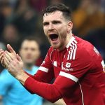 Robertson Minta Salah Bertahan Saat Van Dijk Jelaskan Situasi Internal Liverpool Andrew Robertson di laga Inter Milan vs Liverpool