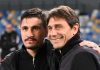 Antonio Conte berfoto bersama Fabio Pisacane di laga Napoli vs Cagliari