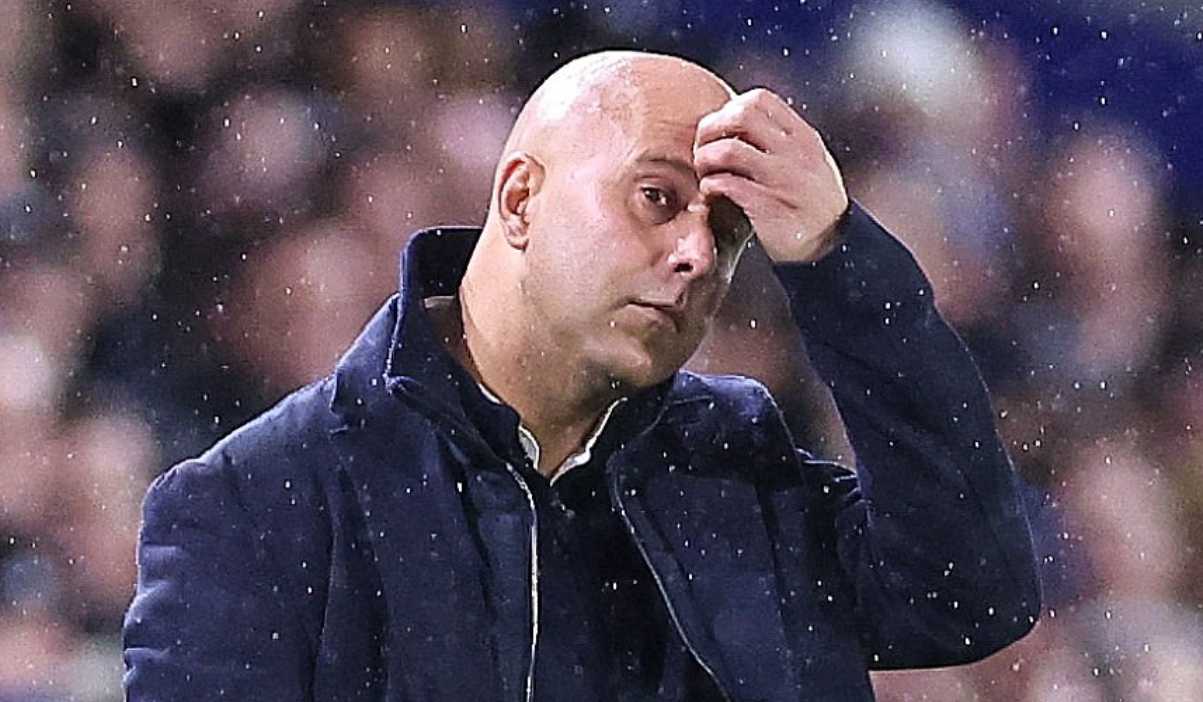 Arne Slot di laga Leeds United vs Liverpool Arne Slot di laga Leeds United vs Liverpool