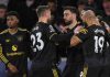 Manchester United Kehilangan Pendapatan Sponsor, Fokus Baru Diarahkan ke Meja Direksi Bruno Fernandes merayakan golnya bersama rekan-rekannya