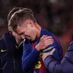 Dani Olmo alami cedera bahu selama laga Barcelona vs Atletico Madrid