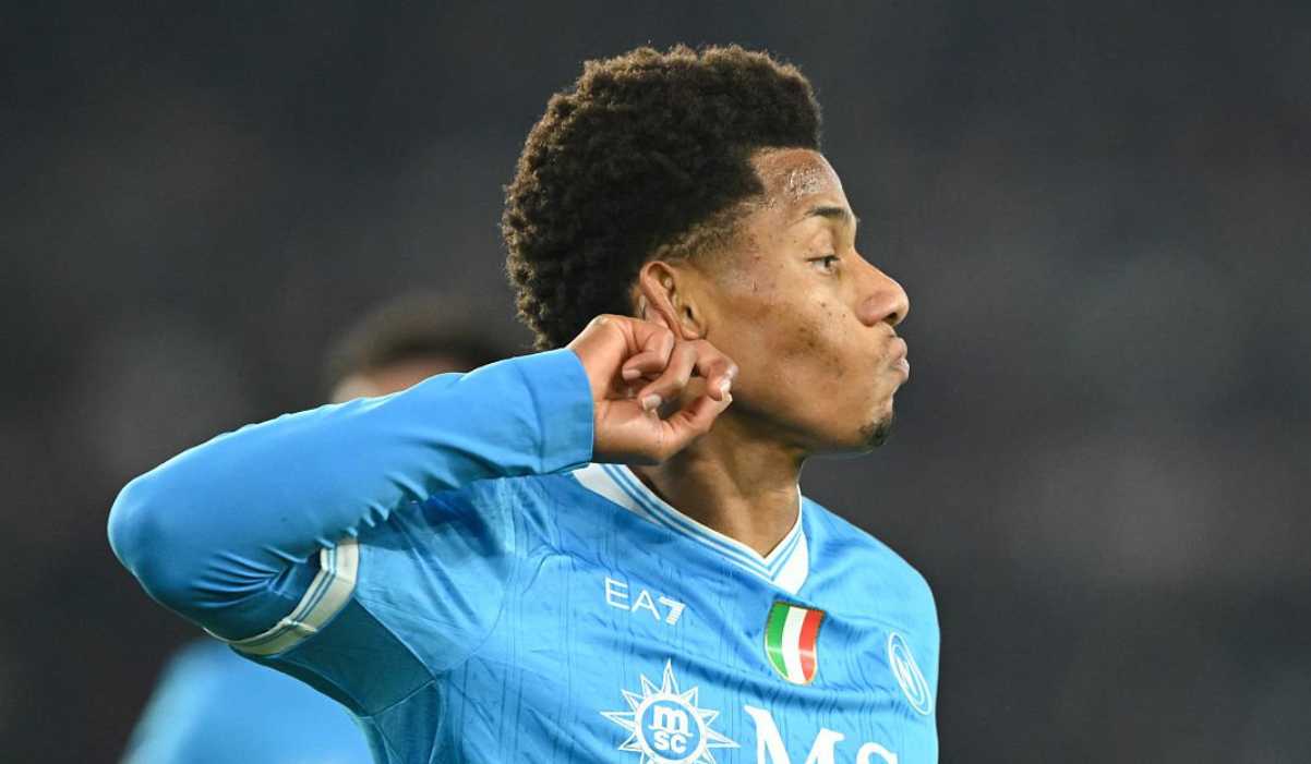 David Neres merayakan golnya ke gawang AS Roma