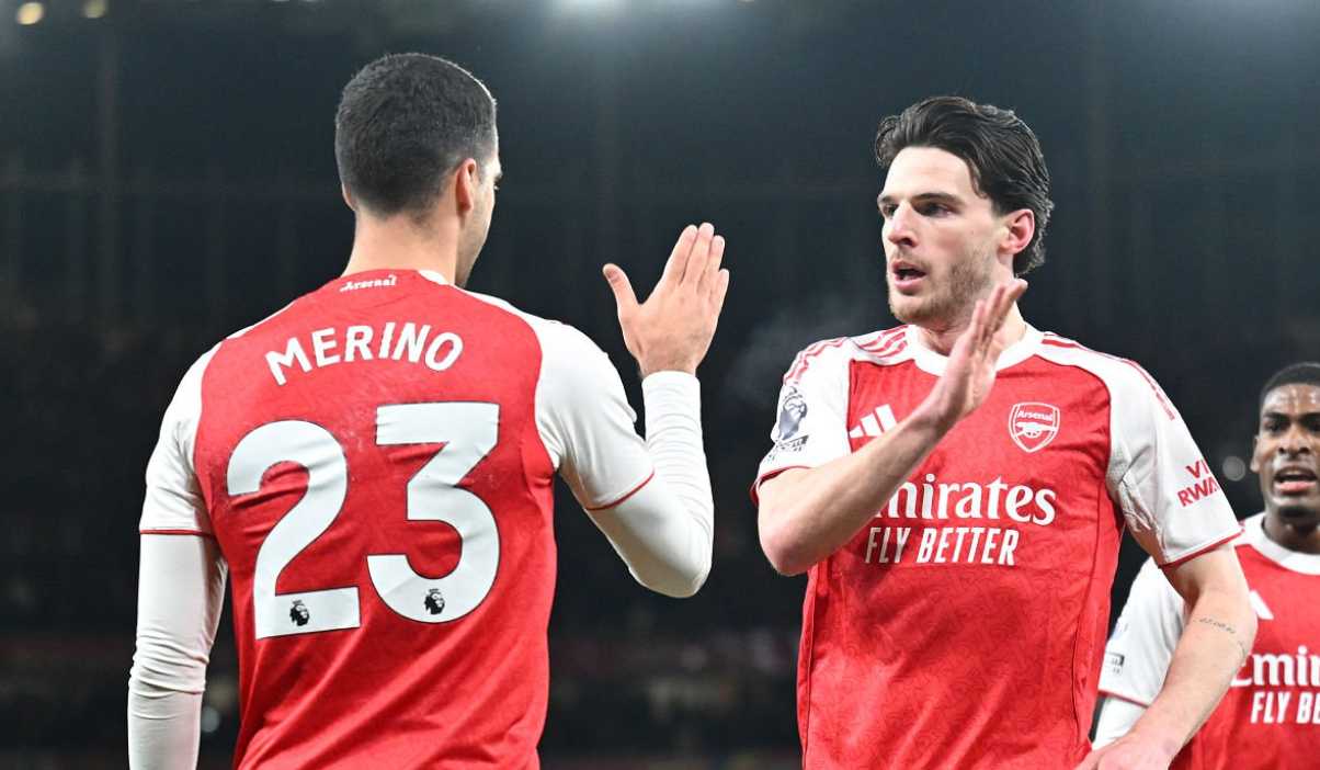 Declan Rice ikut merayakan gol yang dicetak Mikel Merino Declan Rice ikut merayakan gol yang dicetak Mikel Merino