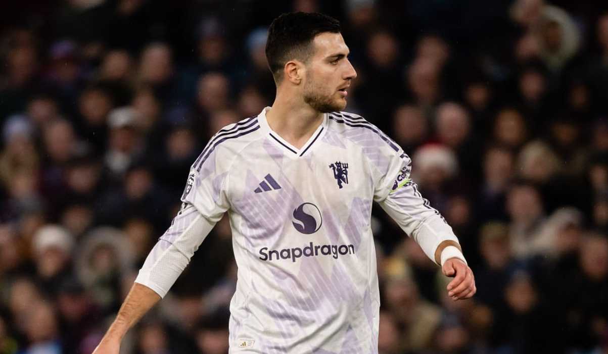 Kekalahan di Villa Park Picu Kritik Pedas Roy Keane Pada Bek Manchester United