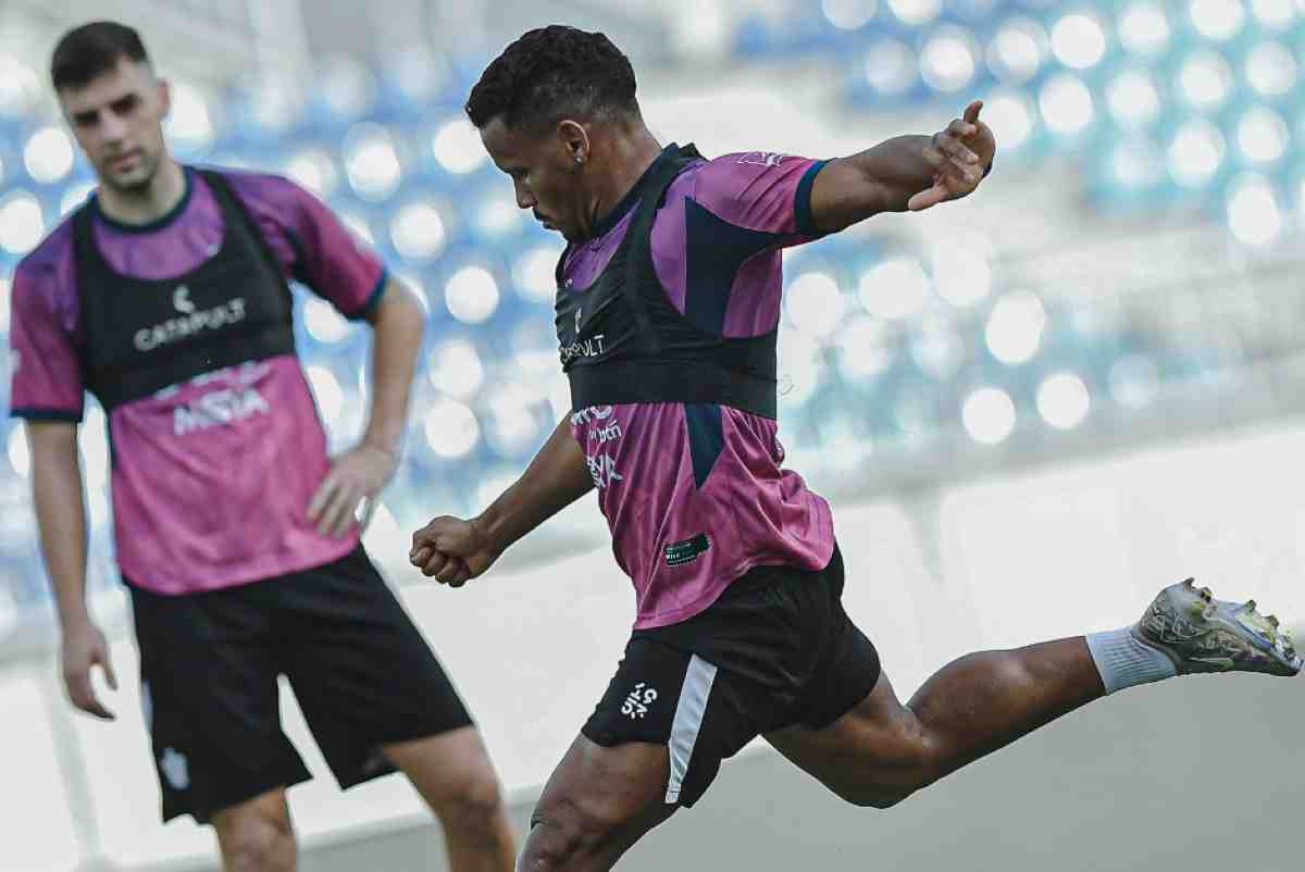 Eber Bessa dalam latihan jelang Persita tandang ke Arema FC di laga tunda pekan ke-8