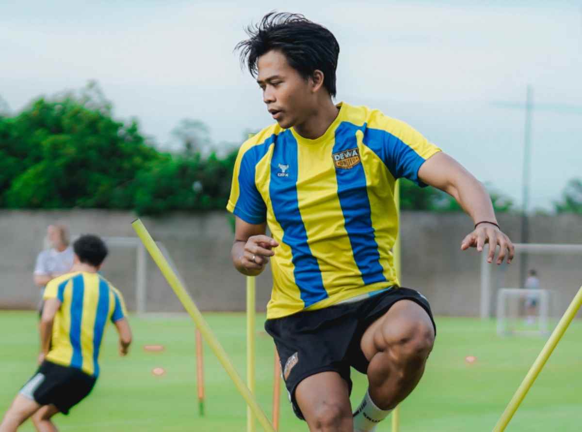 Edo Febriansyah dalam sesi latihan Dewa United jelang tandang ke Bali United
