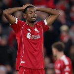 Isak Ungkap Alasan Tinggalkan Newcastle dan Mengapa Howe Kecewa Berat Ekspresi Alexander Isak usai lewatkan peluang melawan Sunderland