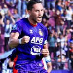 Ezra Walian usai mencetak gol untuk Persik Kediri saat menjamu Persis Solo di laga tunda pekan ke-8