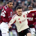 Florian Wirtz melewati hadangan para pemain West Ham