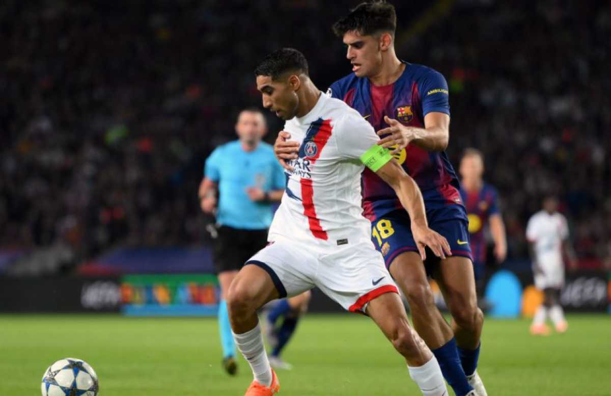 Gerard Martin Saat Membela Barcelona Hadapi PSG