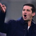 Chivu Nilai Penalti Liverpool Terlalu Mudah, Inter Tumbang Setelah Dua Cedera Awal Gestur Cristian Chivu di laga Inter Milan vs Liverpool