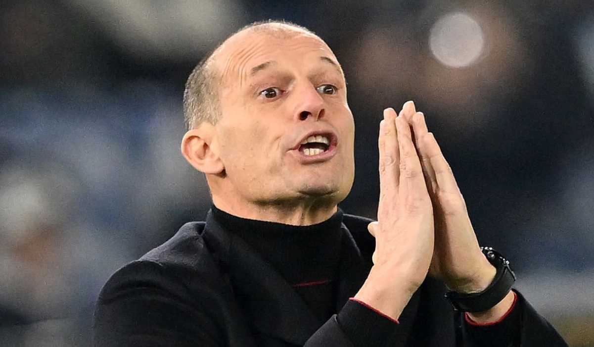 Gestur Massimiliano Allegri di laga Lazio vs AC Milan