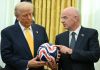 FIFA Dituding Semakin Jauh dari Suporter Akibat Harga Gila-Gilaan Tiket Piala Dunia 2026 Gianni Infantino bersama Donald Trump