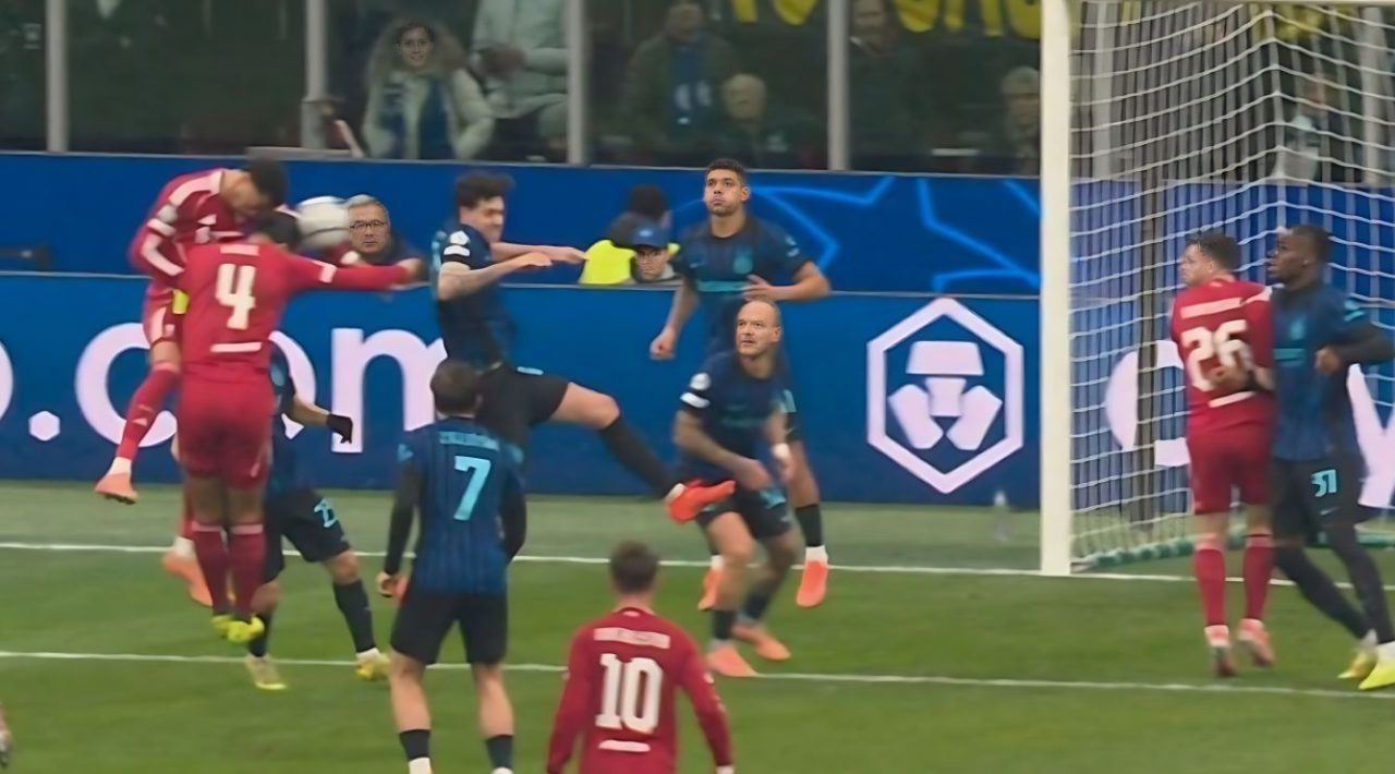 Gol Ibrahima Konate yang dianulir VAR dalam laga melawan Inter Milan di matchday ke-6 Liga Champions