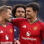 Tiga Pemain Absen Latihan, Manchester United Hadapi Situasi Rumit Jelang Hadapi The Cherries Harry Maguire berbicara dengan Matthijs de Ligt