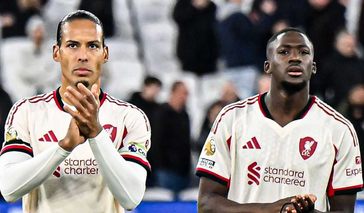 Masalah Pertahanan Liverpool Dianggap Lebih Parah daripada Kisruh Mohamed Salah