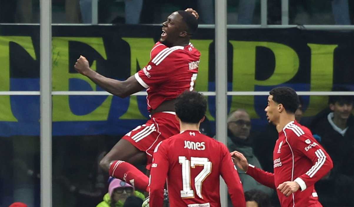 Ibrahima Konate merayakan golnya yang kemudian dianulir di laga Inter vs Liverpool Ibrahima Konate merayakan golnya yang kemudian dianulir di laga Inter vs Liverpool