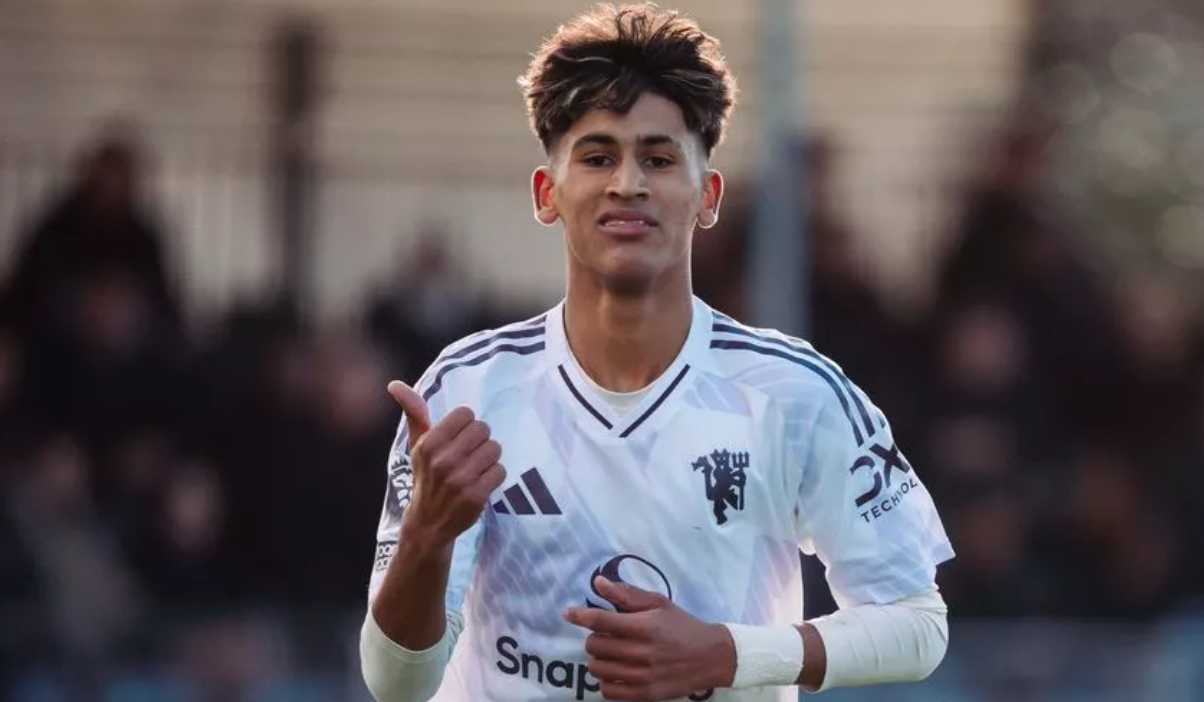 JJ Gabriel merayakan hattrick ke gawang Liverpool U-18