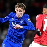 James Garner mencoba melewati Casemiro