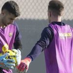 Terungkap, Kenyataan di Barcelona Soal Hubungan Ter Stegen dan Joan Garcia Joan Garcia dan Ter Stegen dalam Sebuah Sesi Latihan Barcelona