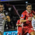 Jordi Amat dalam aksinya di Laga Semen Padang vs Persija Jakarta di pekan ke-15