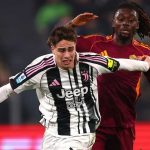 Ken Yildiz mencoba melewati penjagaan Manu Kone