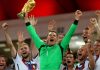Manuel Neuer Saat Mengangkat Trofi Piala Dunia Bersama Timnas Jerman