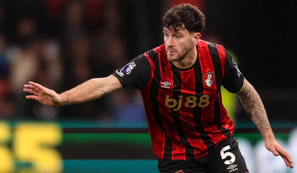 Marcos Senesi di laga Bournemouth vs Burnley