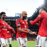 Matheus Cunha merayakan gol bersama Bryan Mbeumo dan Amad Diallo